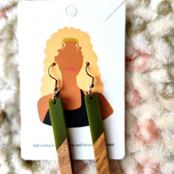 Wood & Resin Earrings - Picture 3 of 3